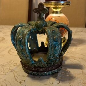 Elegant Crown Candle Holder in Green Finish